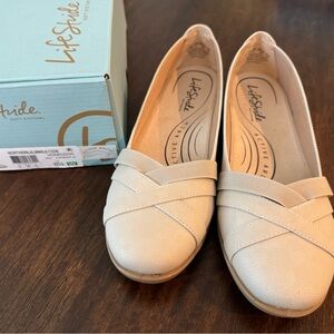 Life Stride Women's Cream Flats (Almondmilk, Northern style)